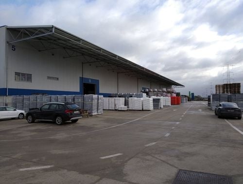                                         Entrepôt avec bureau à louer à Grobbendonk, € 2.950
