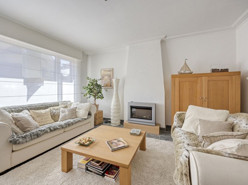 Ontdek dit prachtige appartement in het hart van Knokke, waar comfort en ruimte samenkomen in een stijlvolle woonomgeving.<br />
Het appartement besch