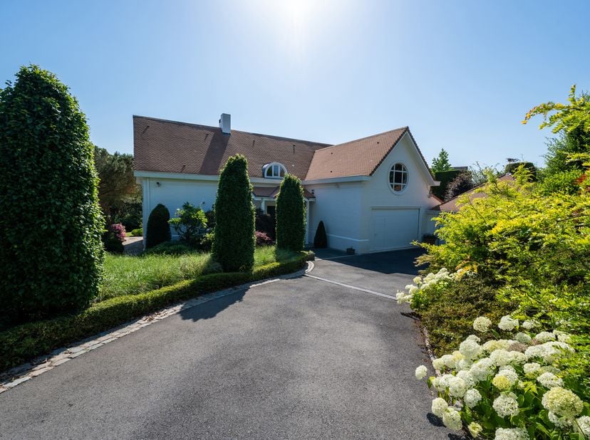 LASNE - Magnifique VILLA (4CH/3SDB/BUREAU/PISCINE/GRENIER) de 367 m² habitable sise au fond d'un clos paisible. Construite en 1995 et entièrement réno