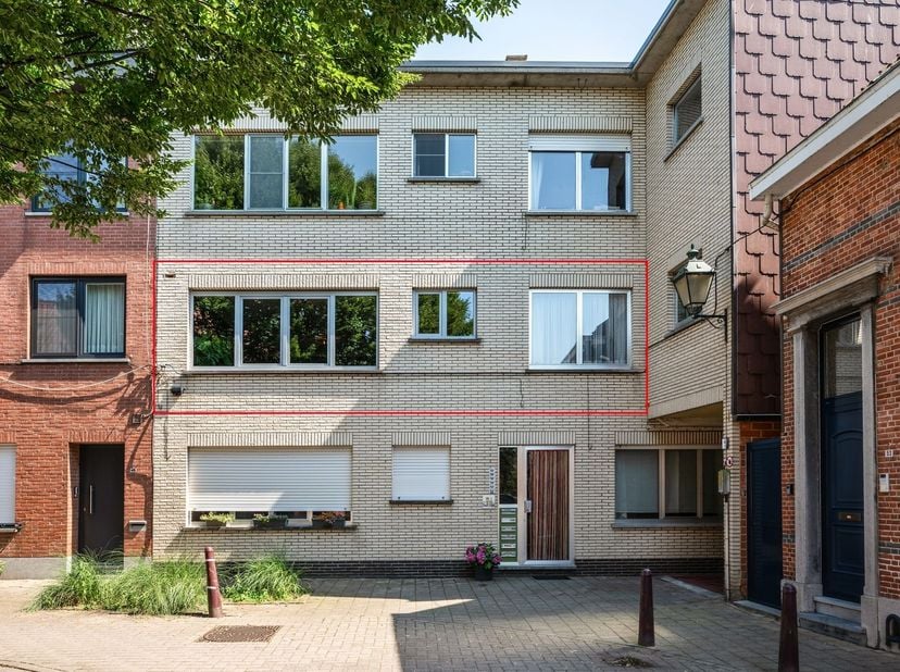 Appartement rénové de 2 chambres avec garage, en plein centre-ville<br />
<br />
L'appartement est situé dans une résidence de six appartements, con