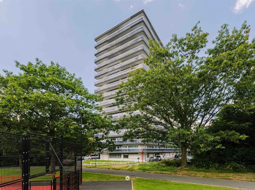 Garage te koop in Koningin Fabiolapark 810 bus box 10,
                    9100 Sint-Niklaas