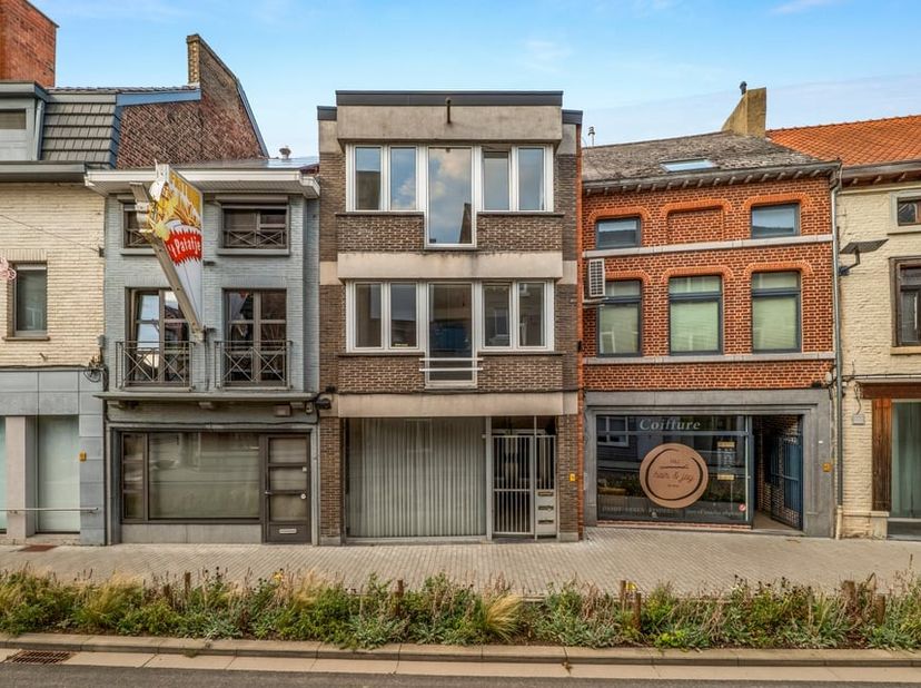 In het stadscentrum van Sint-Truiden kunnen we deze handelsruimte terugvinden in de Diesterstraat ter hoogte van nummer 37-39.<br />
<br />
Grote troe