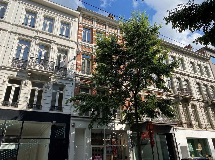 Stijlvolle bemeubelde bovenwoning in hartje Antwerpen<br />
Op zoek naar een instapklare, volledig bemeubelde woning op een toplocatie? Deze ruime bov