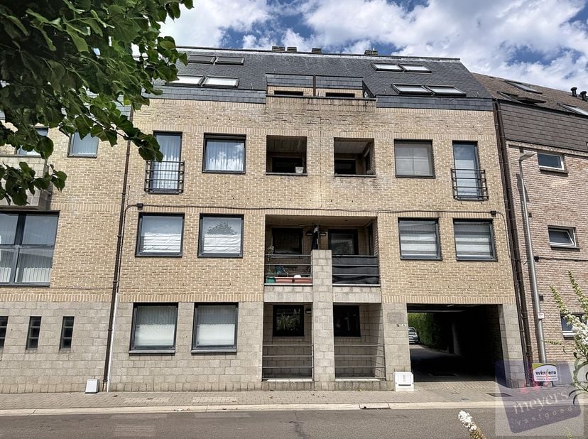 Bent u op zoek naar een verzorgd appartement op een centrale locatie in Hasselt? Dan is dit aangename appartement, gelegen aan de Bosstraat 74, zeker
