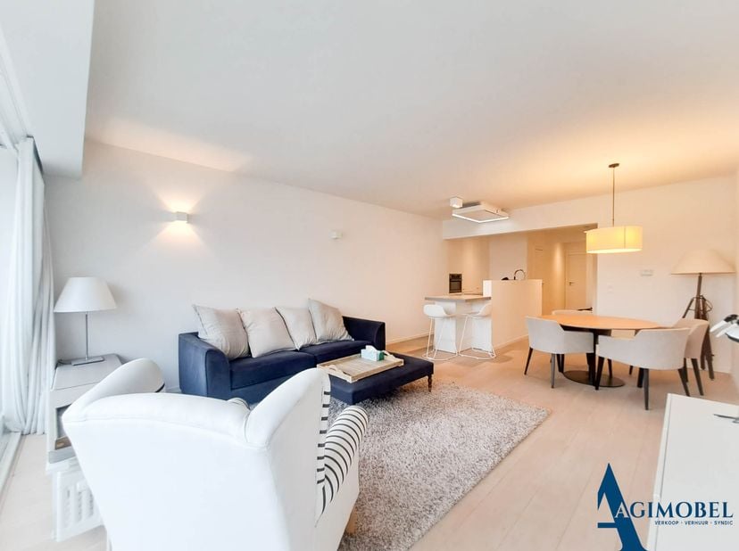 Gemeubeld 2 slaapkamer-appartement met terras en open zicht. Gelegen tussen het Rubensplein en de Casino te Knokke .<br />
Dit aantrekkelijke appartem