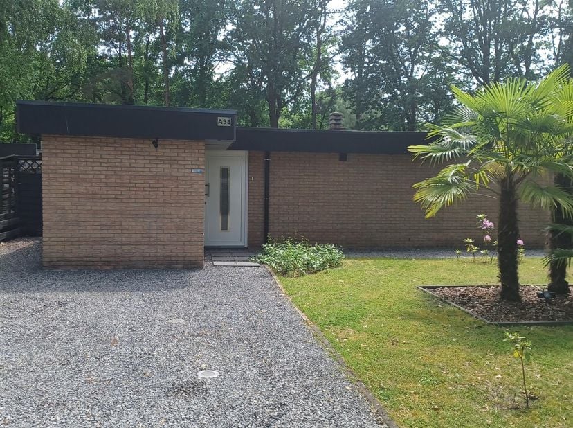 Vakantiewoning met 2 slaapkamers en ruime tuin op vakantiedomein Sonnevijver te Rekem! <br />
<br />
Heidestraat 101/A38, 3620 Lanaken - EPC-label C -