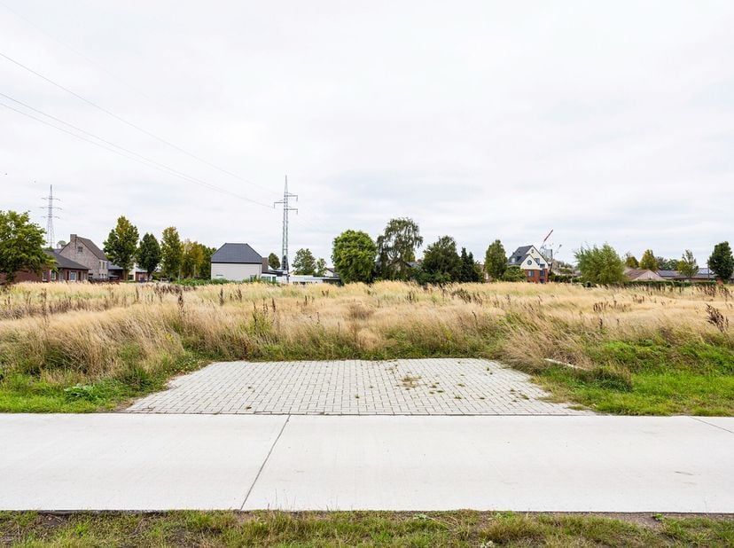 Bent u op zoek naar een rustige gelegen bouwgrond in Beerse? Dan is dit perceel voor een HOB misschien ideaal voor u.<br />
Lot 6 maakt deel uit van e