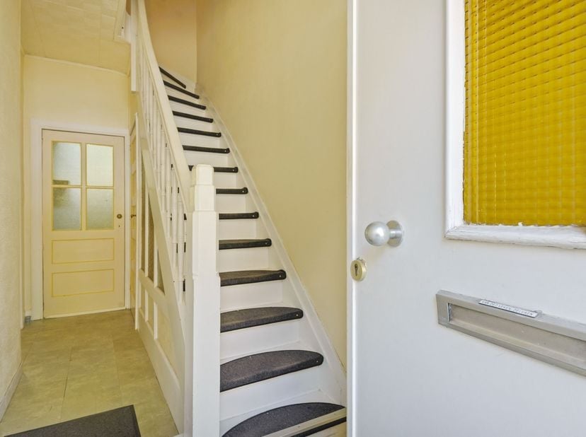 Te renoveren woning met 4 slaapkamers en mooie tuin in Merksem!<br />
Ontdek deze ruime woning aan de Lange Bremstraat 45 te Merksem, een pand met bi