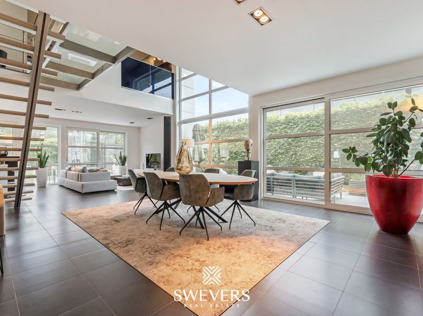 Voor meer info en foto’s, surf naar www.swevers.be – Deze stijlvolle open bebouwing in het gegeerde Bolderberg combineert luxe, comfort en rust op een
