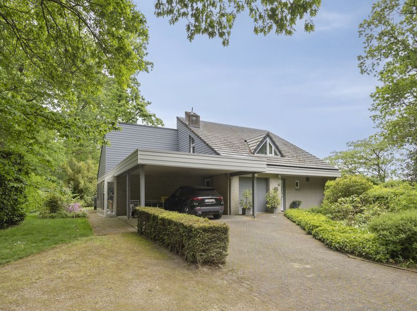 Deze moderne villa met 4 slaapkamers in Lubbeek, gelegen in de gegeerde wijk Hoog Linden, biedt een unieke kans voor wie op zoek is naar een ruime en