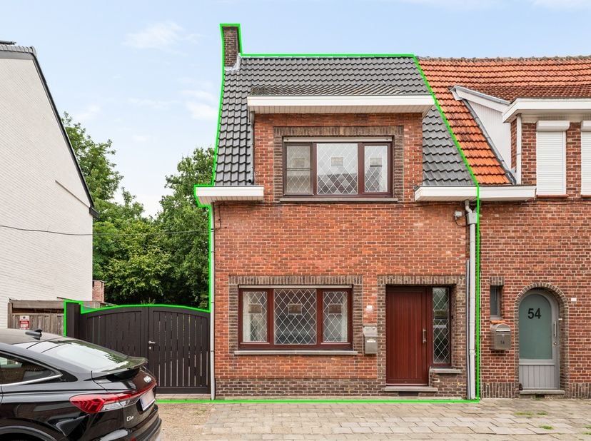 Bent u op zoek naar een woning die u volledig naar uw eigen smaak kunt renoveren?<br />
Dan biedt deze halfopen bebouwing, gelegen aan Zand 52 in Bras