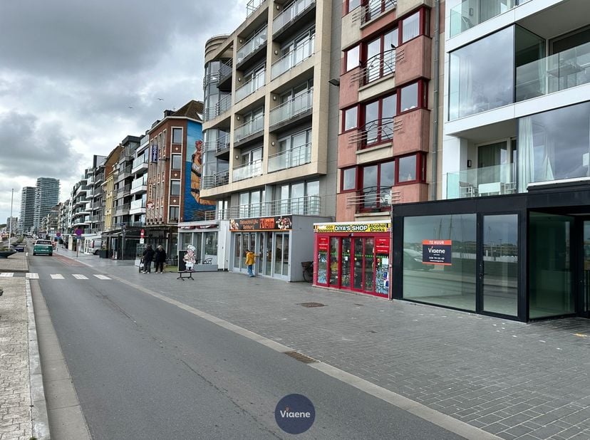 Handelsgelijkvloers op levendige passageligging – commercieel en zeer gunstig gelegen aan het Klein Strand nabij het Station, Klein Strand en de Vistr
