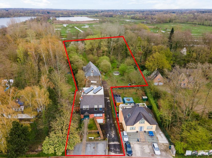 Eigendom met 4 entiteiten op ruim perceel van 11.019m²  in Muizen (Mechelen)<br />
Op een rustige locatie bevindt zich deze eigendom op een diep perc