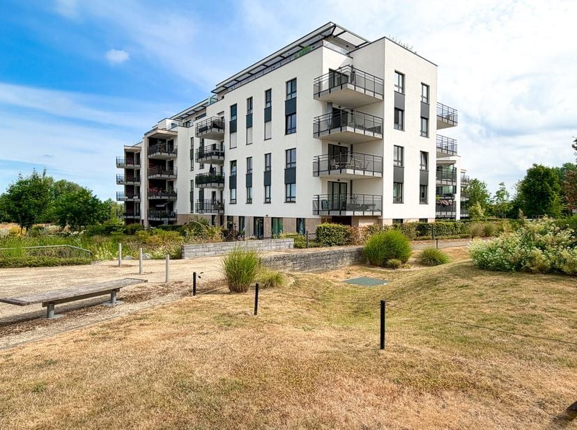 Braine-l'Alleud, quartier de l'Alliance. Charmant APPARTEMENT (2ch/1sdd) de ±100m², dans un immeuble récent à proximité du centre de la gare et du cen
