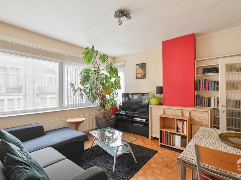 Appartement met balkon te koop, ideaal gelegen aan de Boulevard Général Jacques.Gelegen aan de Boulevard Général Jacques, zal dit lichte en rustige ap