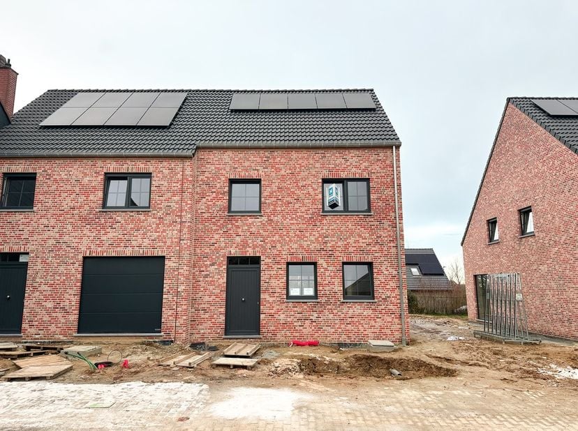 Ben je op zoek naar een ruime en energiezuinige woning in een groene, rustige omgeving? Dan is lot 2 in ons nieuwbouwproject in Oetingen (Gooik) missc