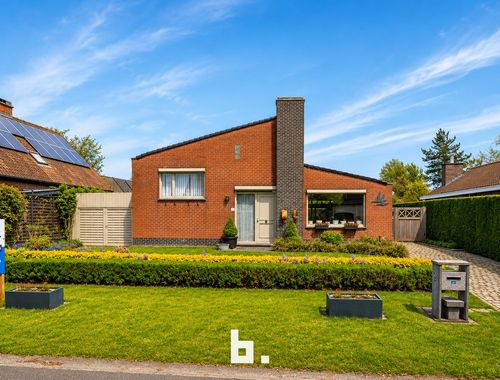                                         Woning te koop in Sint-Eloois-Vijve, € 300.000

