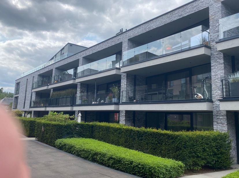 Hedendaags 2-slaapkamer appartement in het centrum van Zutendaal<br />
In de Bronnenstraat 8 te Zutendaal vindt u dit moderne appartement (85 m²) op d