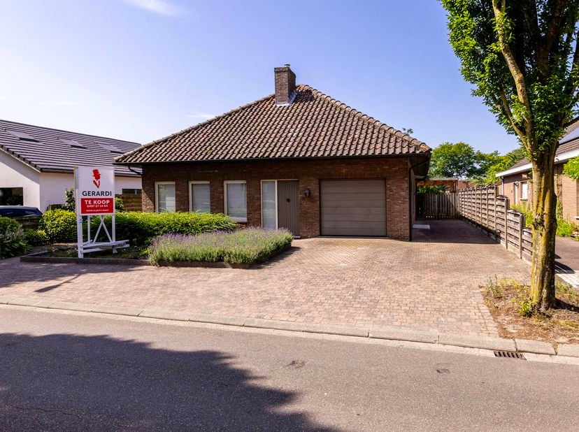 Ontdek deze instapklare gezinswoning met grote tuin aan de Veldstraat 72 in Rijkevorsel. De woning is rustig gelegen nabij alle nodige voorzieningen.