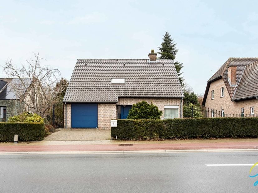 Te koop te Ternat: - Charmante en ruime woning gelegen in een rustige straat. Een ideale thuis voor wie comfortabel wil wonen in een groene omgeving m