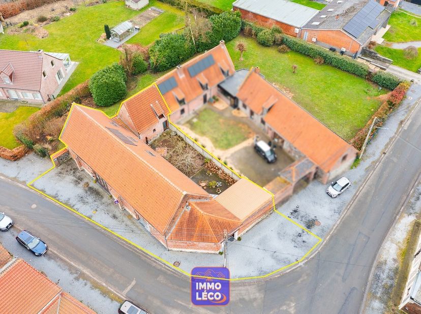 Découvrez ce charmant corps de ferme aménagé en chambres d'hôtes &amp; espace bien-être au cur de la pittoresque campagne Tournaisienne ! Avec ses 510 m²