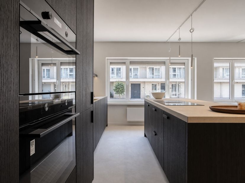 In de prestigieuze Paul Parmentierlaan, op een steenworp van de zeedijk en omringd door het beste wat Knokke te bieden heeft, presenteren wij dit magn