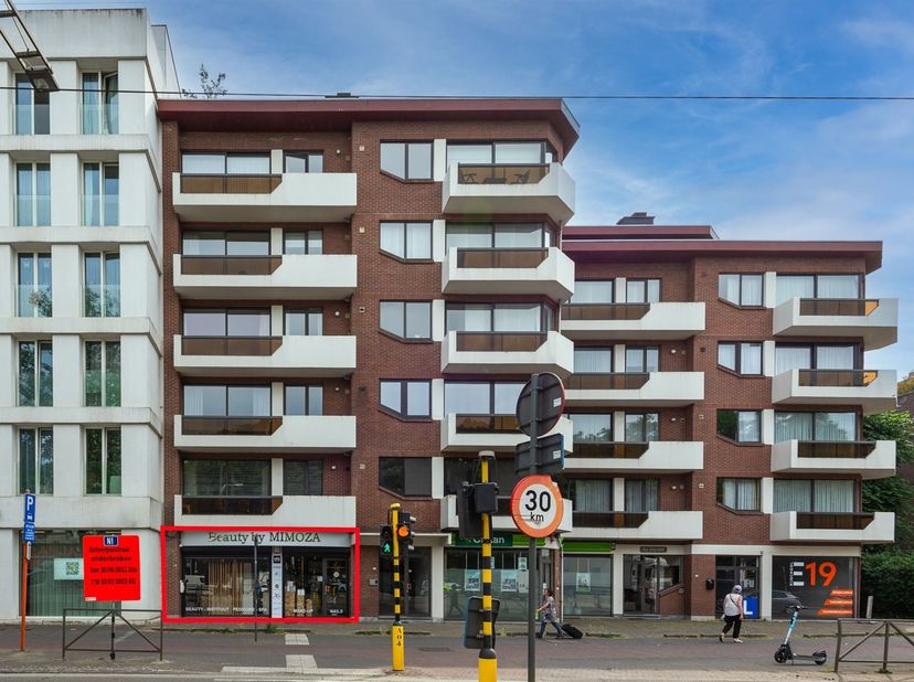 Local commercial de 95 m² au rez-de-chaussée, offrant de nombreuses possibilités, dans un emplacement de choix à Mortsel<br />
<br />
Ce rez-de-chau