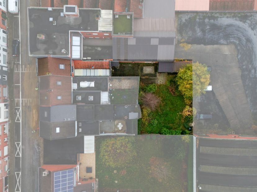 Ligging<br />
Wonen in het hart van Waregem én genieten van een verrassend ruime tuin? Deze charmante woning combineert het beste van twee werelden. G
