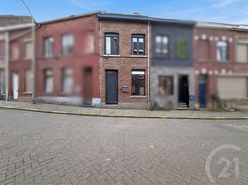 Recent gerenoveerde en gezellige stadswoning in het centrum van Aarschot.<br />
<br />
Op het gelijkvloers is er een leuke eetplaats met pelletkache