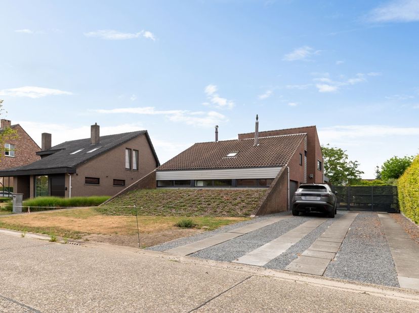 Instapklare gezinswoning met 3 slaapkamers en verwarmde zwemvijver<br />
Deze instapklare gezinswoning met 3 slaapkamers is gelegen in een residentië