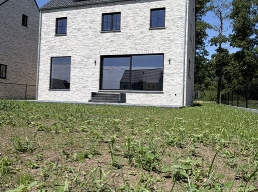 Instapklare, energiezuinige villa in rustige groene omgeving<br />
<br />
Bent u op zoek naar een moderne, instapklare woning waar u enkel nog hoeft t