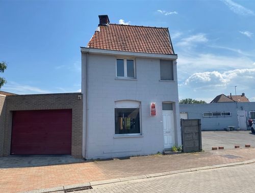                                         Maison unifamiliale à vendre à Wevelgem, € 105.000
