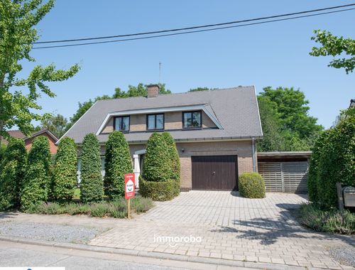                                         Maison à vendre à Sint-Eloois-Vijve, € 395.000
