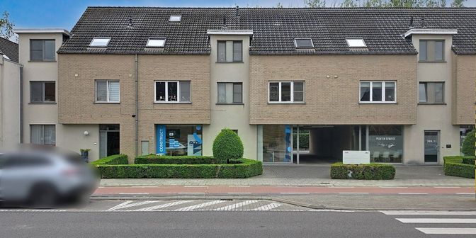 Bedrijfsvastgoed te huur in Baron Ruzettelaan 240, 8310 Assebroek