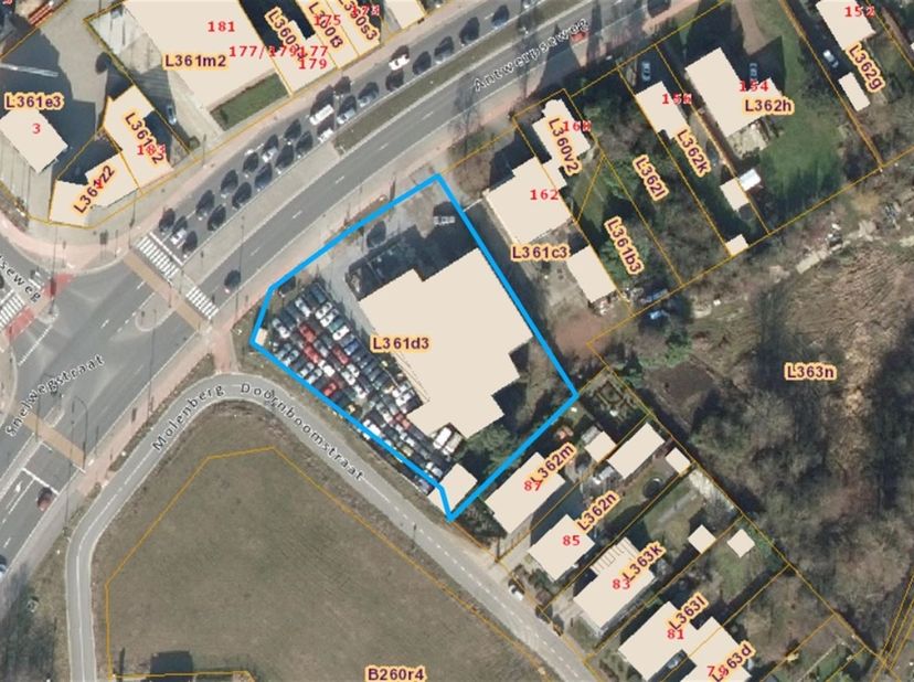 Terrain à bâtir unique en coin d'une superficie d'environ 2820m².<br />
Situation : Très bonne connexion à l'E313 et au périphérique de Geel.<br />
De