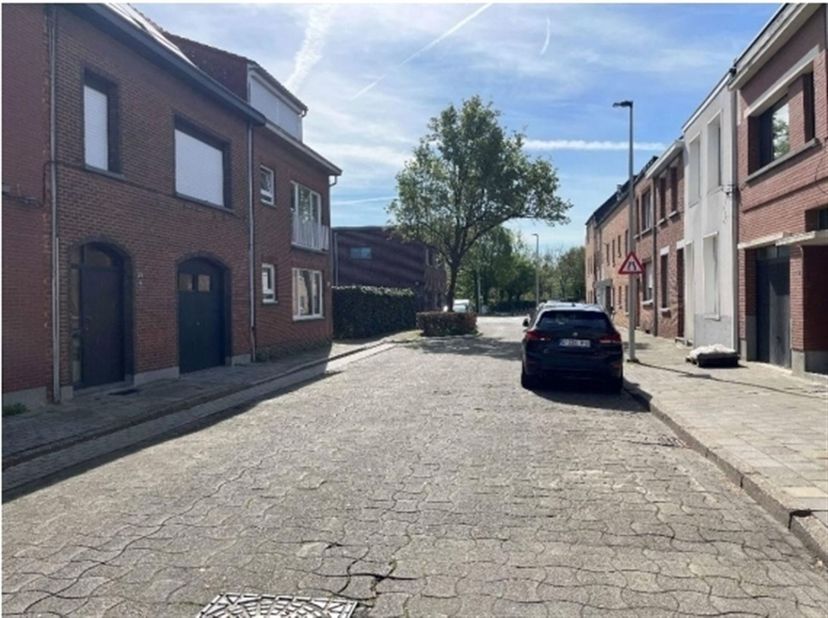 Terrain à bâtir idéalement situé pour un ensemble résidentiel fermé au centre de Hove<br />
Découvrez ce terrain à bâtir idéalement situé pour la cons