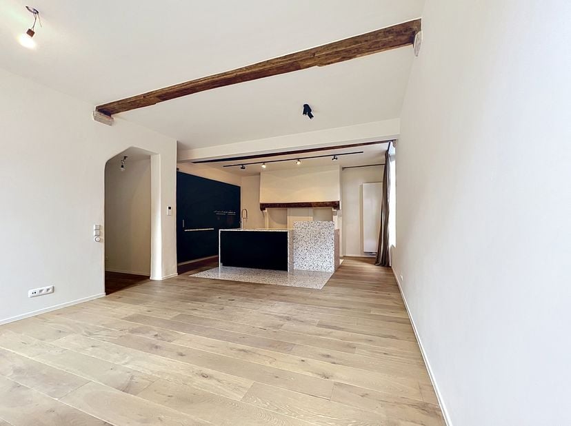Situation<br />
Cette authentique maison est située dans la Hippoliet Lammensstraat à Gand. Grâce à son excellente situation, le bien bénéficie d’un a
