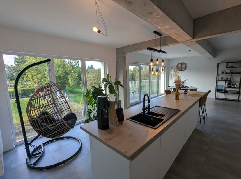Prachtig, lichtrijk appartement te huur op de tweede verdieping in Meise.<br />
<br />
Dit ruime appartement (120m²) bevindt zich op de tweede verdiep
