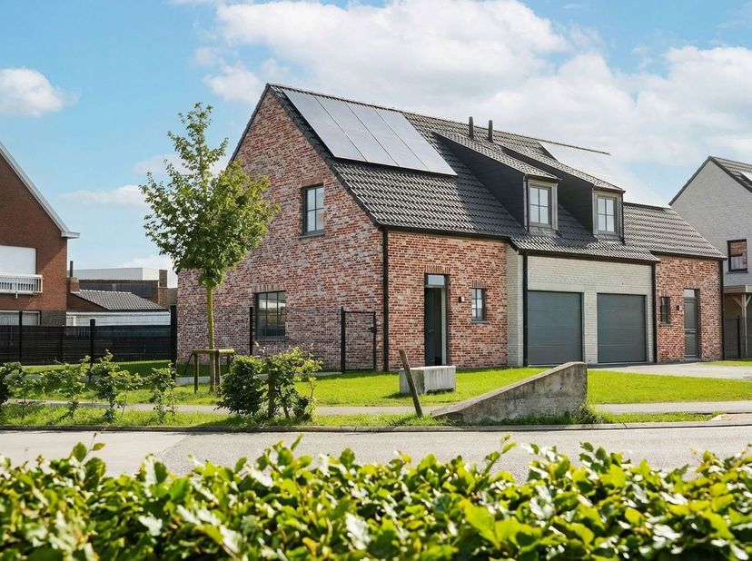 Geniet van het comfort van een moderne nieuwbouwwoning!<br />
Deze instapklare woning wordt aangeboden aan een totale prijs van € 428.120,00, inclusie