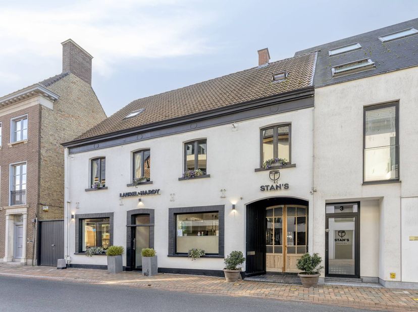 Bedrijfsvastgoed over te nemen in Majoor Woodstraat 3,
                    8020 Oostkamp