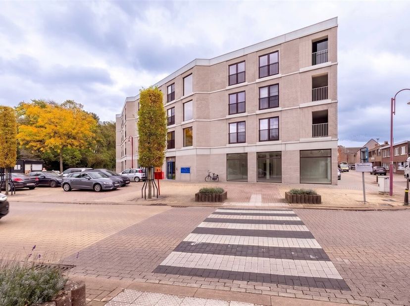 Te koop: Casco handelsgelijkvloers met een totale oppervlakte van 532 m² op toplocatie Residentie Aleidis te Geel - Oosterlo. Te koop in zijn geheel a
