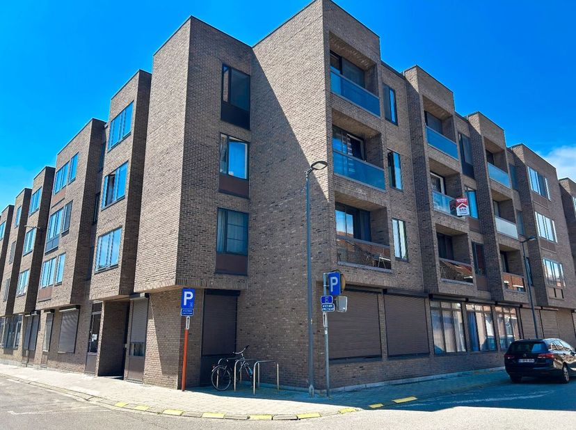 In een rustig gedeelte van Tienen centrum kan je dit zéér mooi gerenoveerd appartement komen bezoeken. Het appartement is gelegen op de eerste verdiep