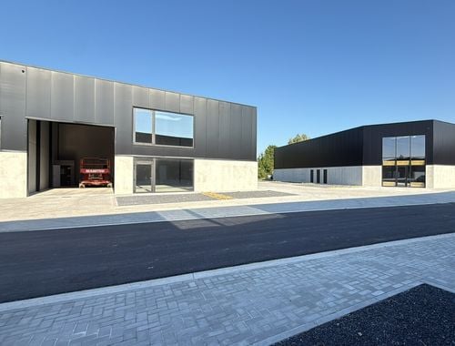                                         Bedrijfsgebouw te koop in Elverdinge, € 355.000
