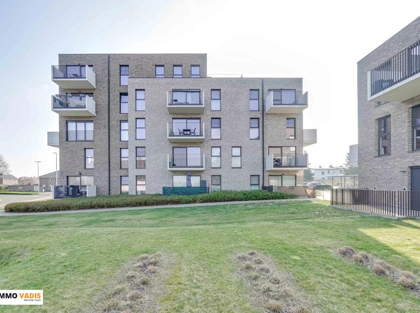 In een rustige buurt, nabij het centrum van Tongeren, bevindt zich deze instapklare en comfortabele studio met een praktische indeling in een moderne