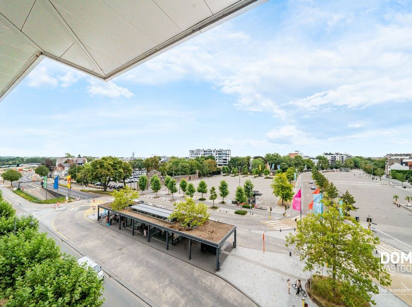 Heeft u interesse? Bekijk dit appartement op onze website http://www.domovastgoed.be of contacteer ons op het nummer 011/96.49.96<br />
<br />
Ben je