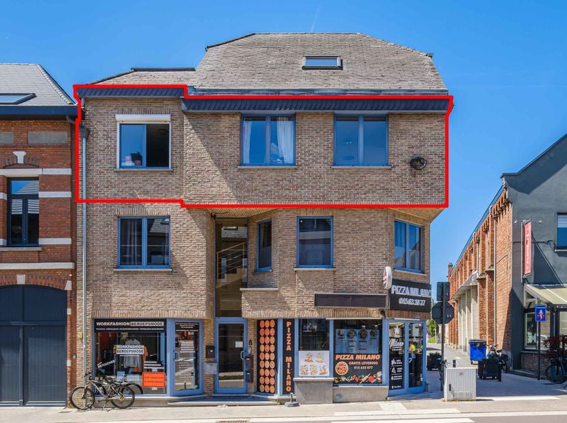 APPARTEMENT IN HET HART VAN OLV WAVER - <br />
<br />
Goed gelegen.<br />
Met 2 slaapkamers.<br />
Nabij scholen en winkels.<br />
In de dorpskern van