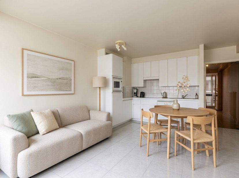 De Panne : Ruime studio-appartement met zijdelings zeezicht! Dit ruime studio-appartement bevindt zich op de 6de verdieping van de Residentie Terlinck