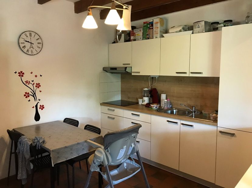Gezellige hoevewoning te Lommel:In het centrum2 slaapkamersTuinEPC: CBeschikbaar vanaf 01/07/2026Huurprijs van euro850,-/maand + euro30,-/maand provis