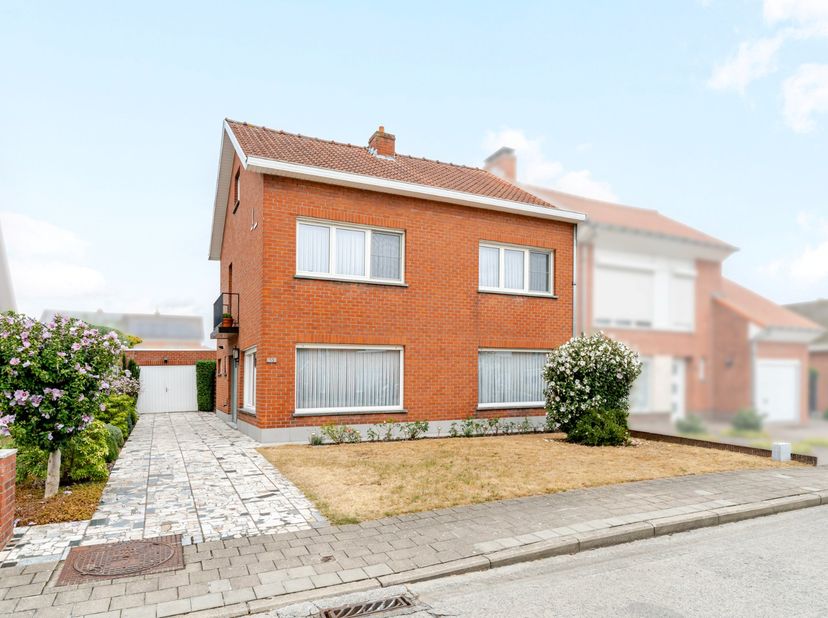 Deze woning wordt aangeboden met een instelprijs! *<br />
Bezoekdag zaterdag 5/9 - op voorhand inschrijven via de reservatietool op de website www.fut