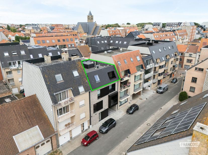 Nieuwbouwappartement met 2 slaapkamers, 2 terrassen en topligging op 50 meter van het centrum en 500 meter van de zee.<br />
Bent u op zoek naar een e